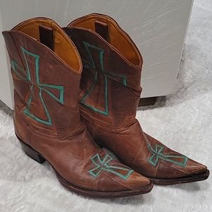 Old Gringo Camelot Embossed Turquoise Crosses